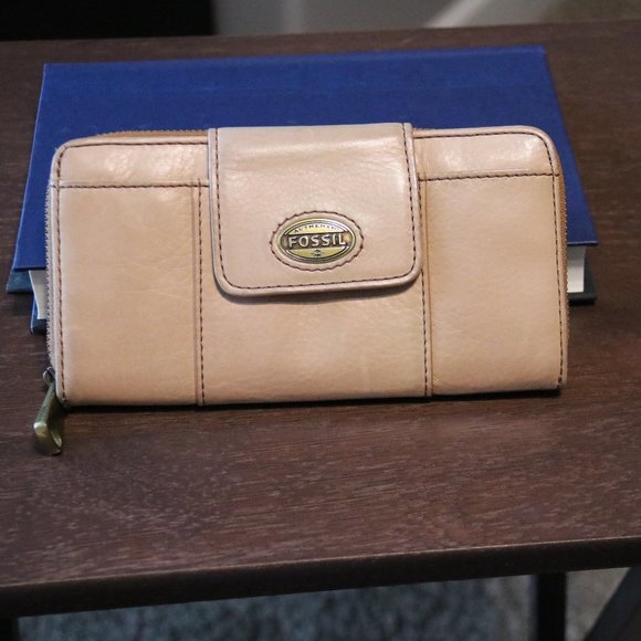 Fossil Bags Fossil Wallet Poshmark